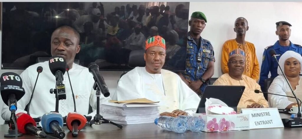 Cellou Baldé prend officiellement les rênes du ministère de la Jeunesse et de l’Emploi jeune.