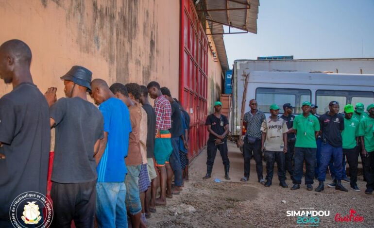  Insalubrité : 15 personnes interpellées à Conakry, le ministre Aboubacar Camara réaffirme la tolérance zéro