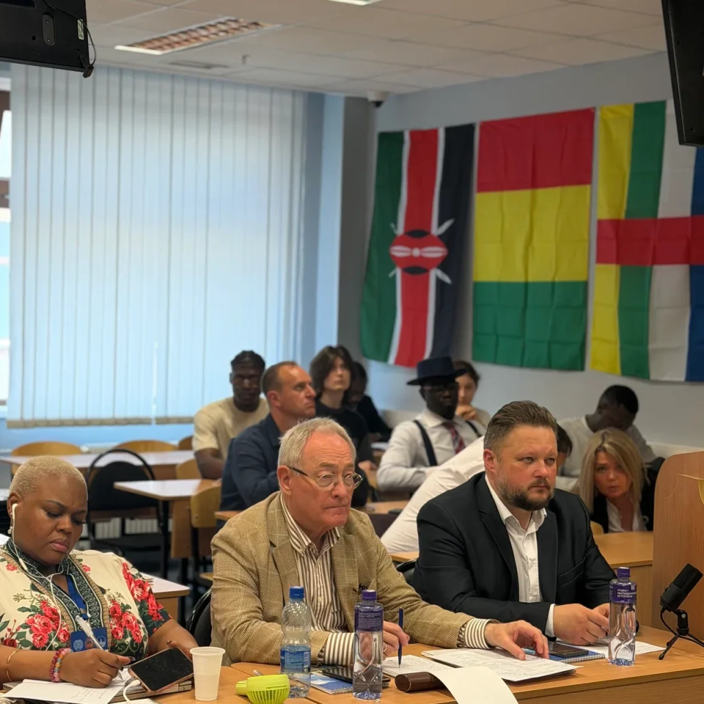 APRÈS LA SORTIE : session stratégique « Le rôle et la place de l’Afrique dans la formation d’un système polycentrique de relations internationales